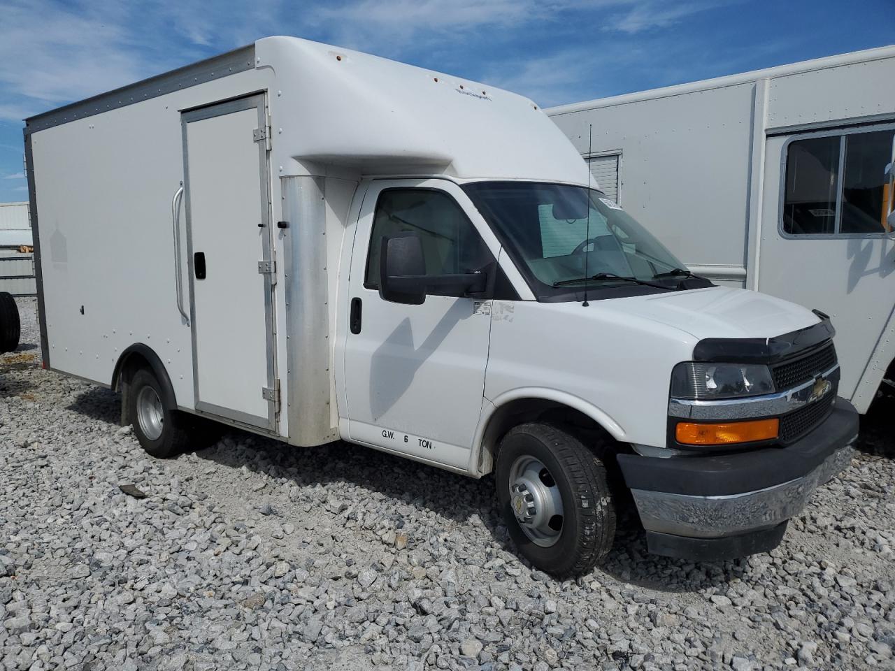 1GB3GRCG8H1340299 2017 Chevrolet Express G3500