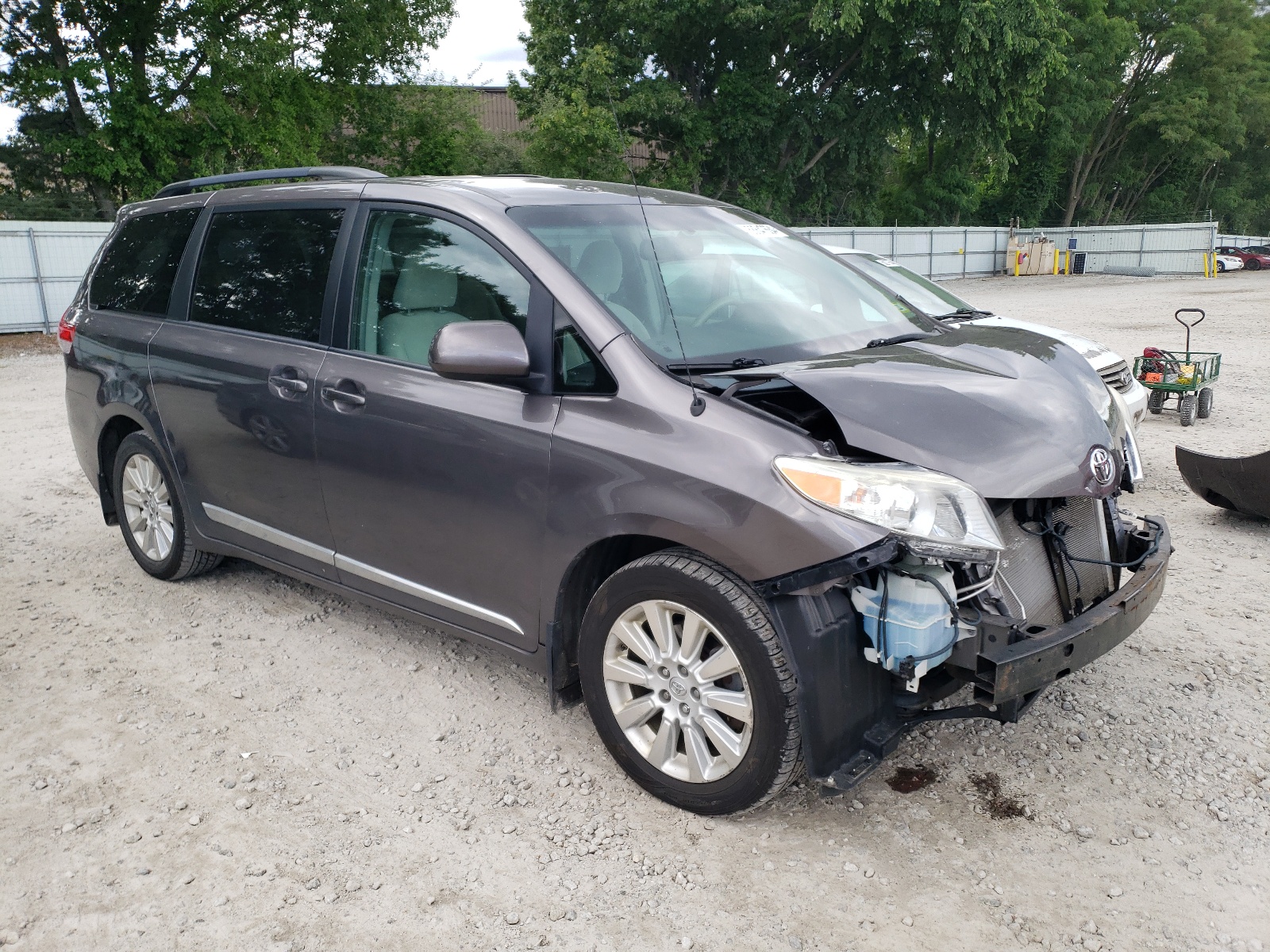 5TDJK3DC6ES084401 2014 Toyota Sienna Le