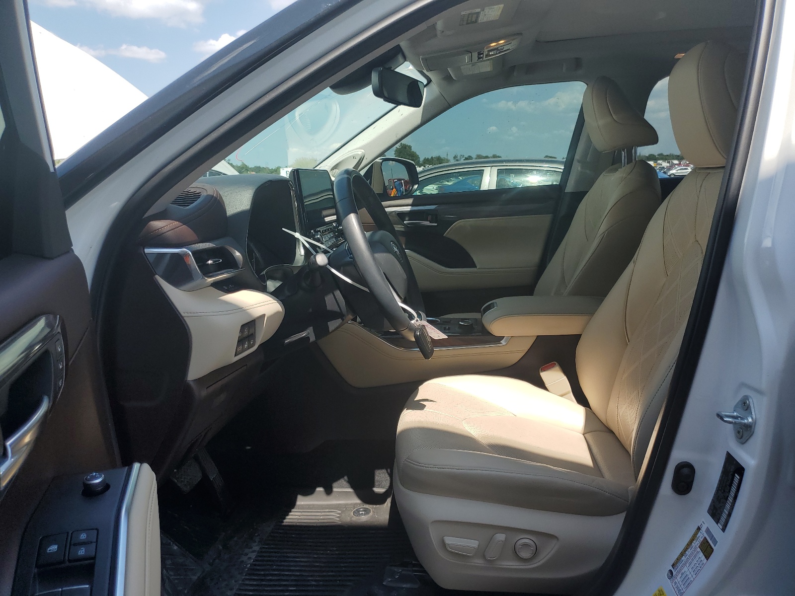 5TDFZRBH3NS227081 2022 Toyota Highlander Platinum