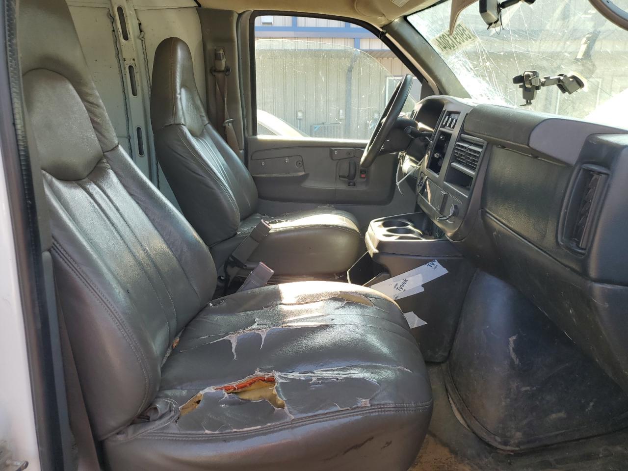 2015 Chevrolet Express G2500 VIN: 1GCWGFCFXF1235792 Lot: 59691304