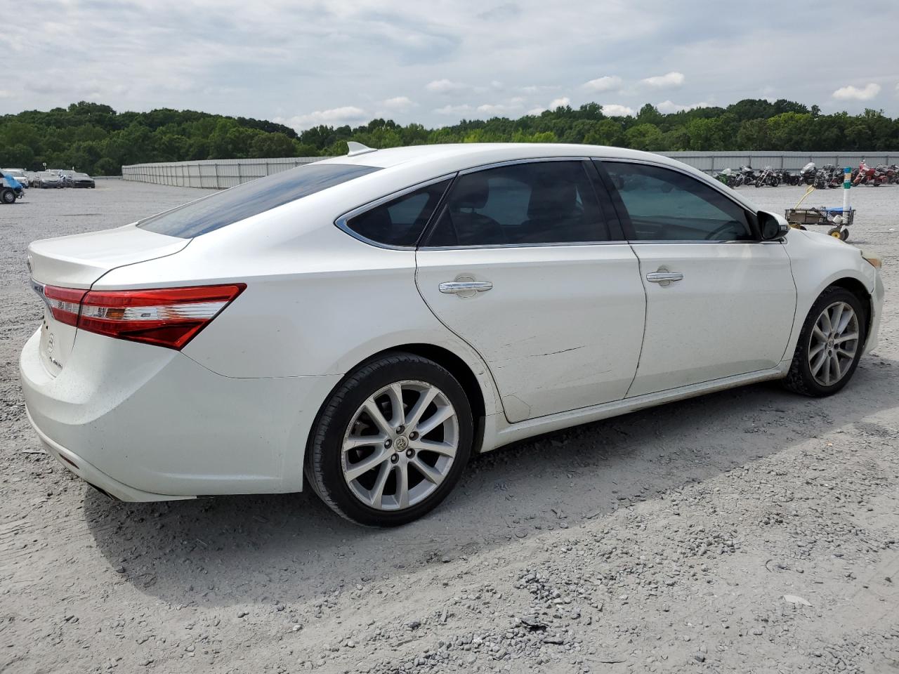 2013 Toyota Avalon - Image 3