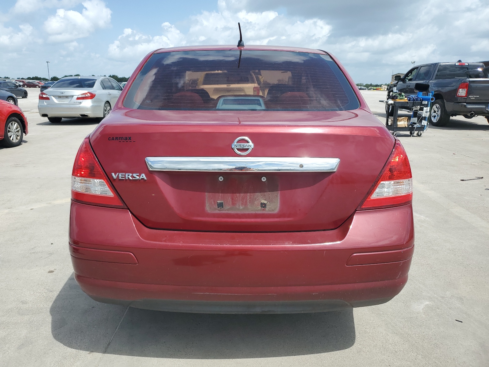 3N1BC11E88L424687 2008 Nissan Versa S