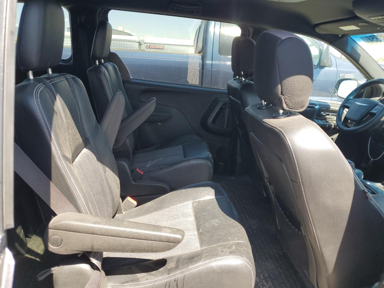 2015 Chrysler Town & Country S VIN: 2C4RC1HG5FR620167 Lot: 58052354