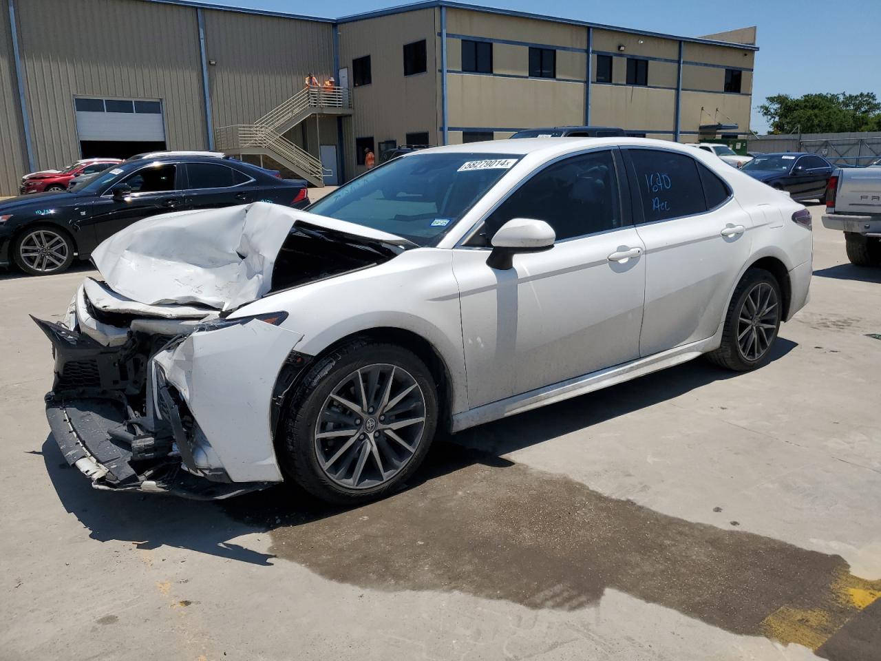 4T1G11AK5MU554727 2021 TOYOTA CAMRY - Image 1