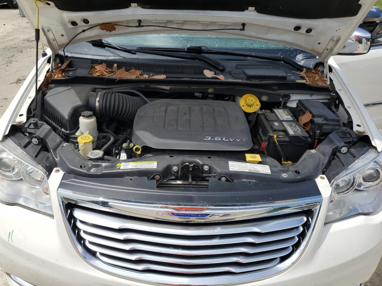 2013 Chrysler Town & Country - Image 12