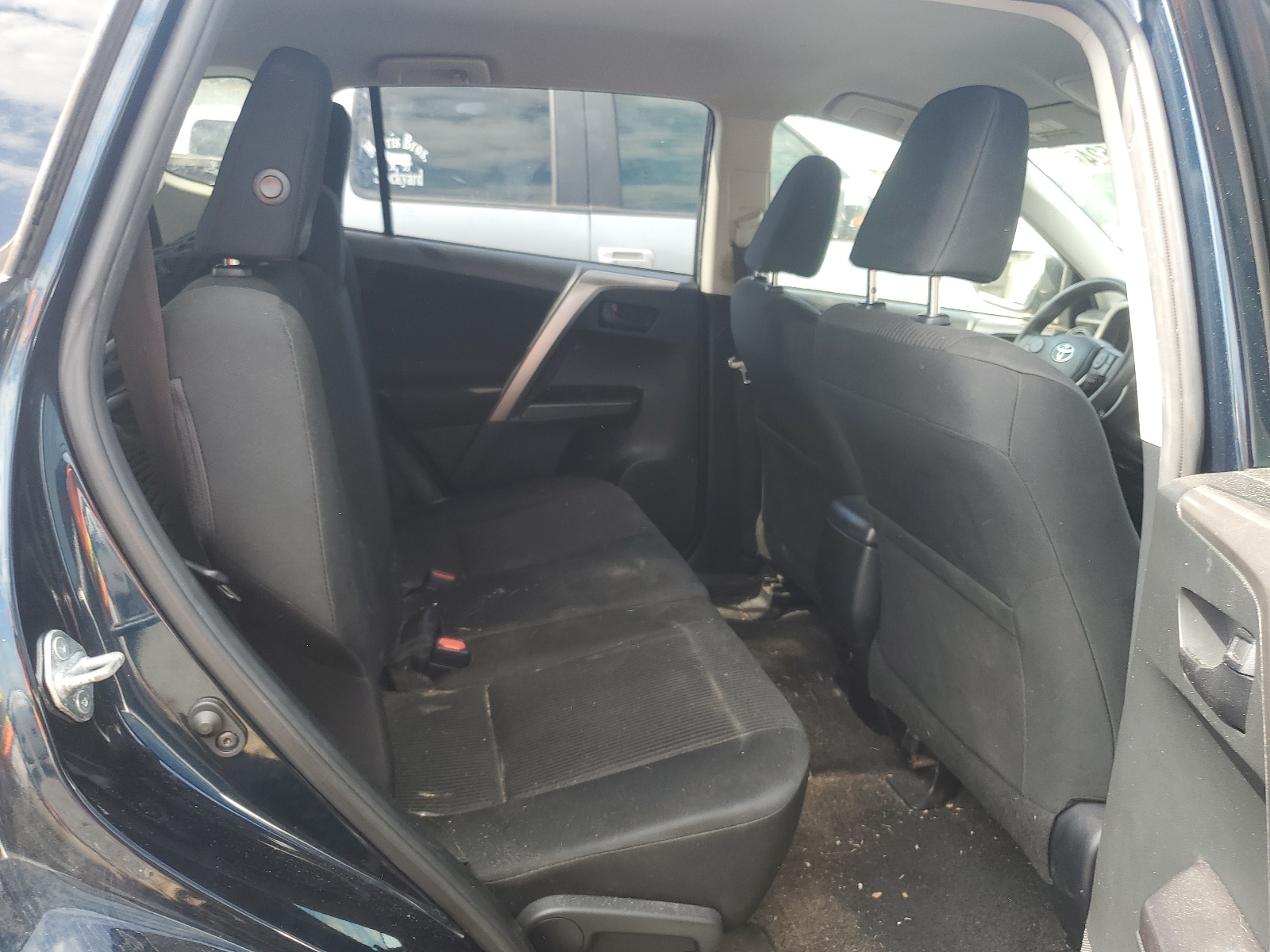 JTMZFREV3HJ117480 2017 Toyota Rav4 Le