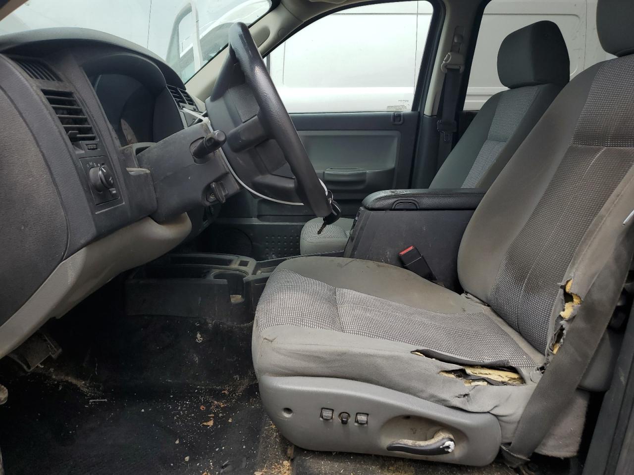 2010 Dodge Dakota - Image 7