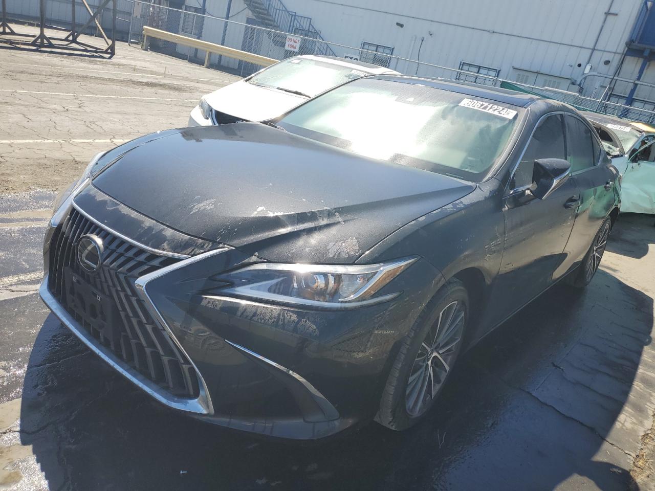 2023 Lexus ES - Image 1