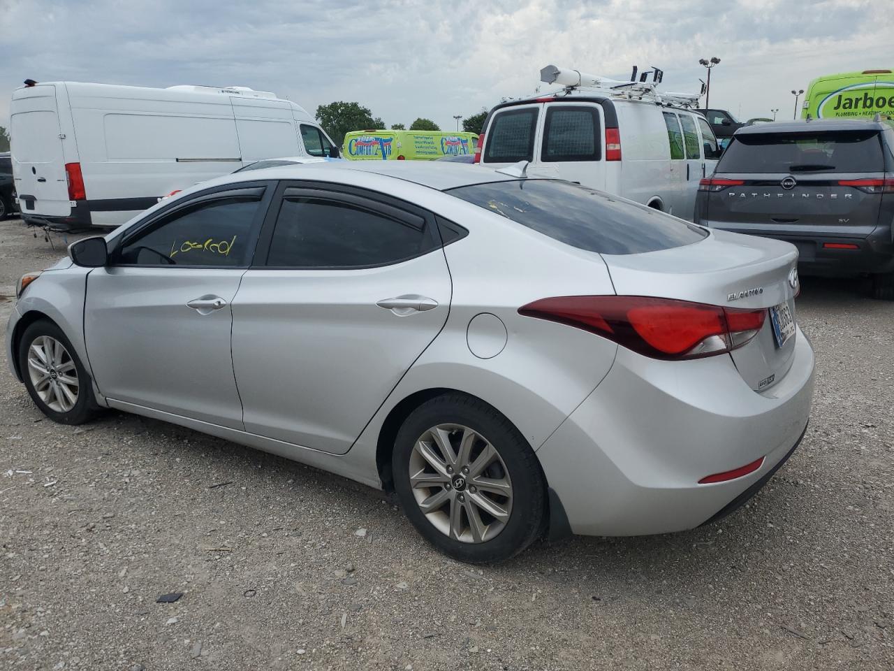 5NPDH4AE2FH624552 2015 HYUNDAI ELANTRA - Image 2