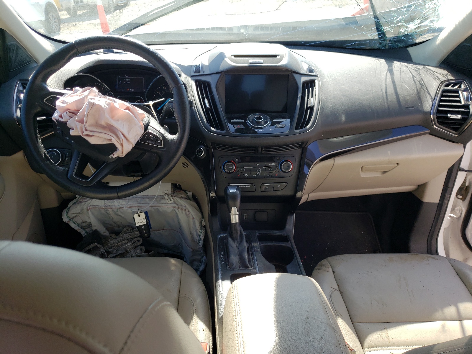 1FMCU9J99HUC01155 2017 Ford Escape Titanium