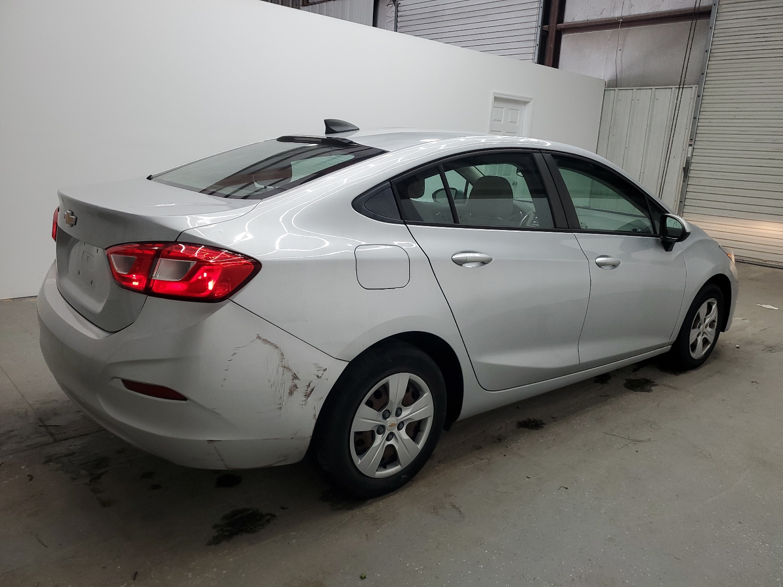 2018 Chevrolet Cruze Ls vin: 1G1BC5SM0J7154495