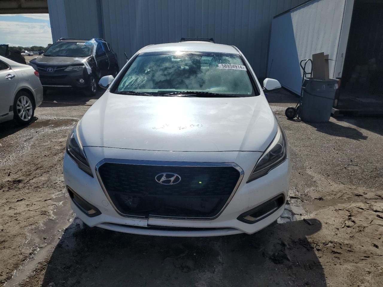 2016 Hyundai Sonata Hybrid VIN: KMHE24L17GA013677 Lot: 58934914