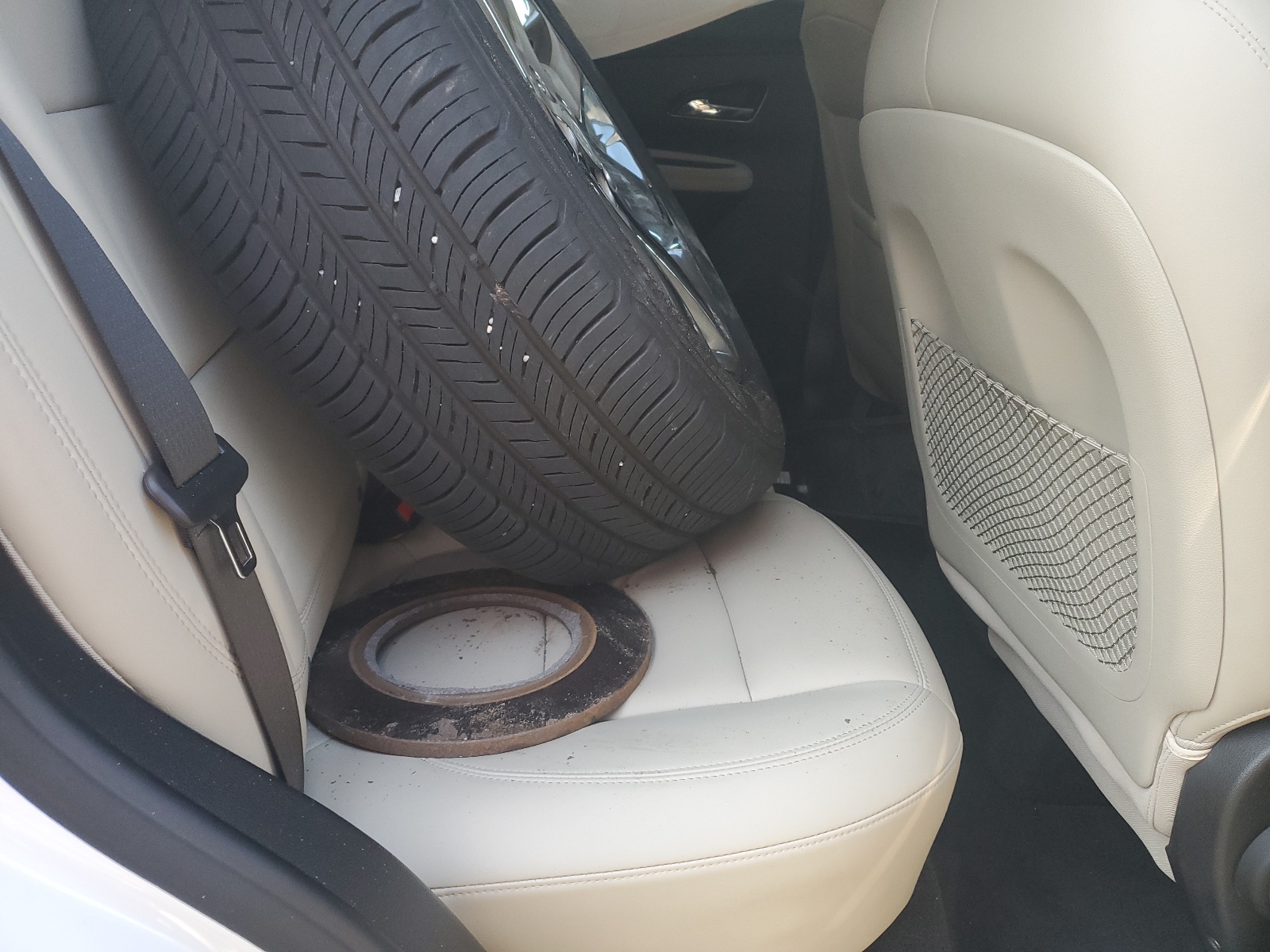 KL4CJCSM2KB831514 2019 Buick Encore Essence