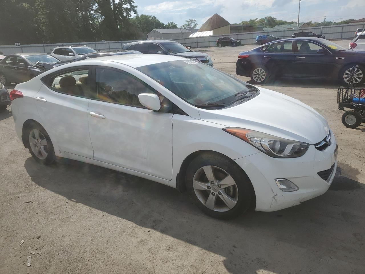 2013 Hyundai Elantra - Image 4