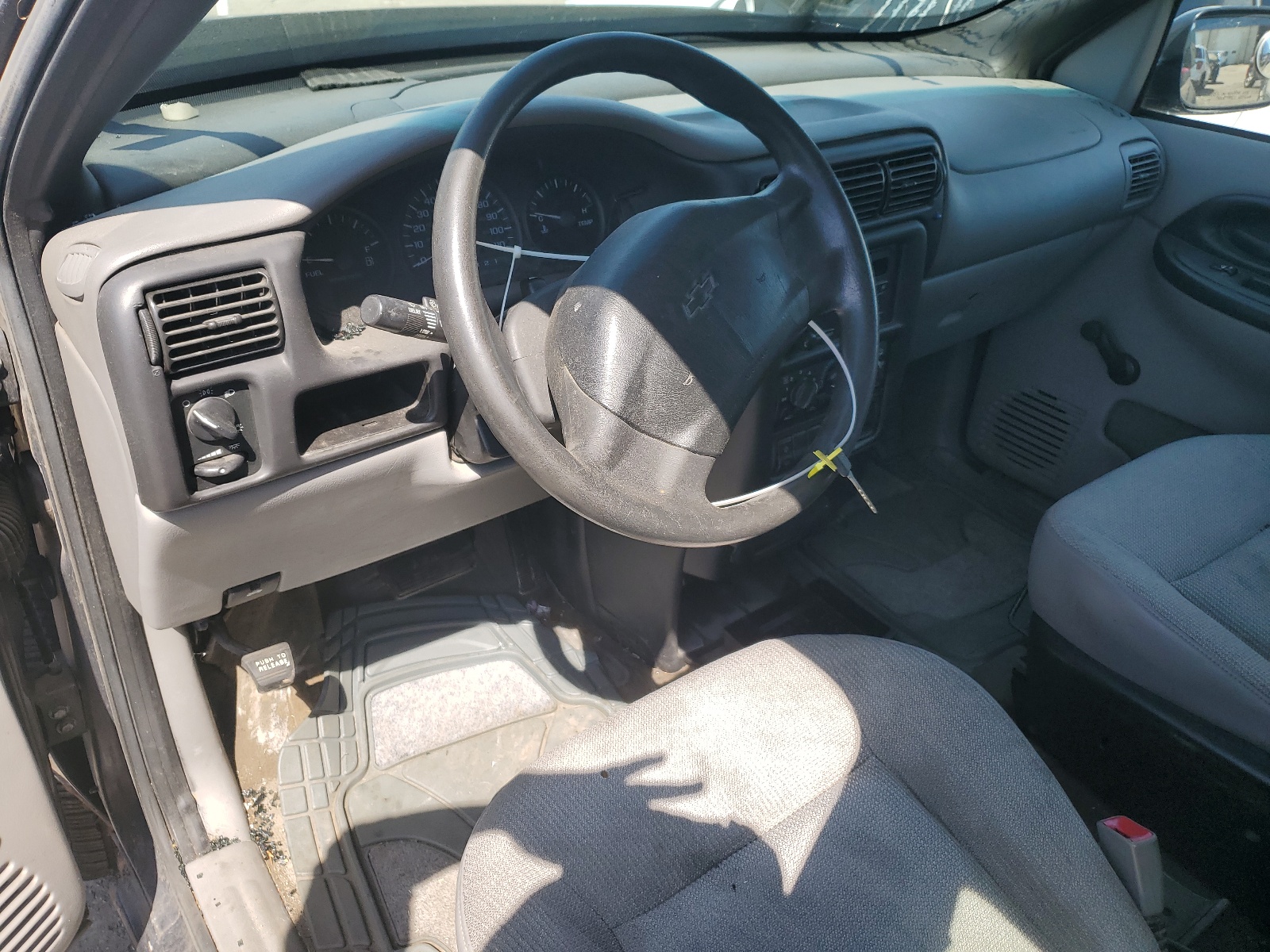 1GNDU23E32D321073 2002 Chevrolet Venture Economy