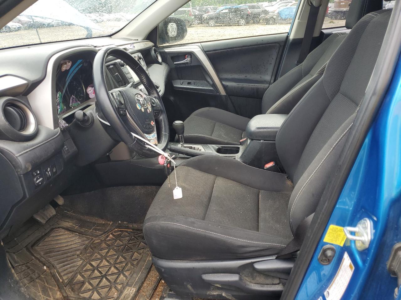 JTMRFREV0HJ126301 2017 Toyota Rav4 Xle