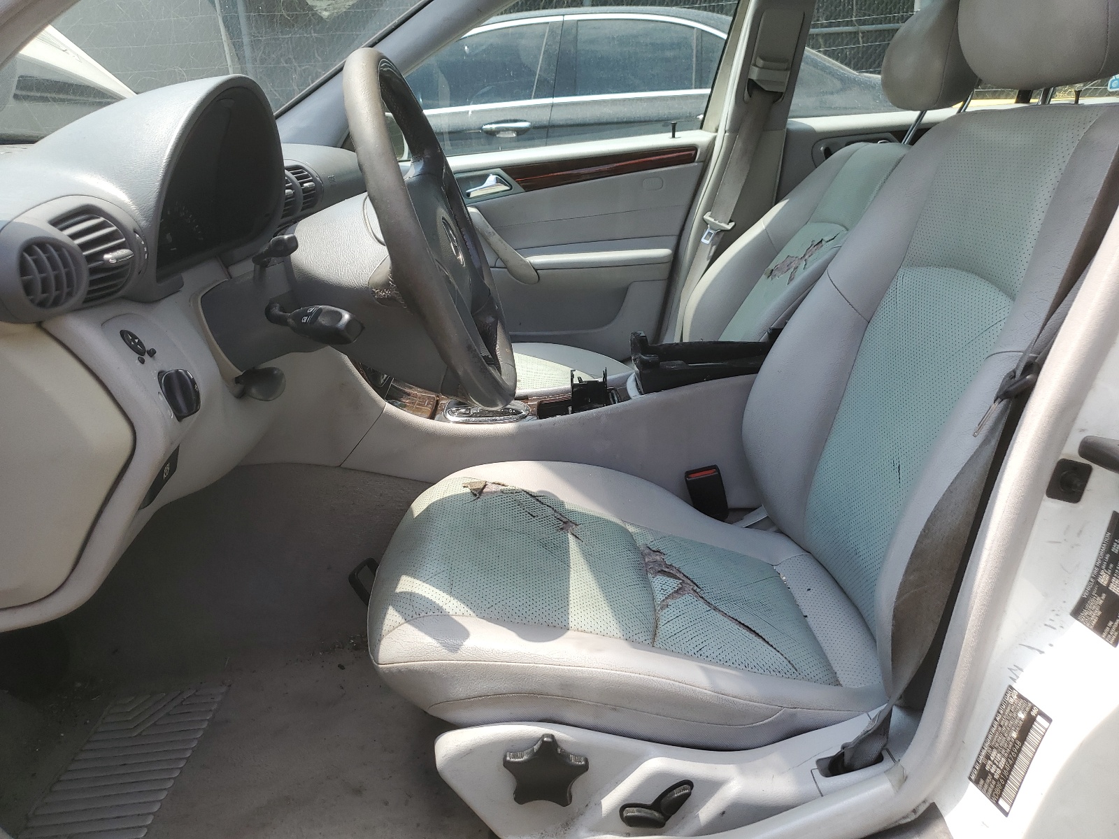 WDBRF61J64F476948 2004 Mercedes-Benz C 240