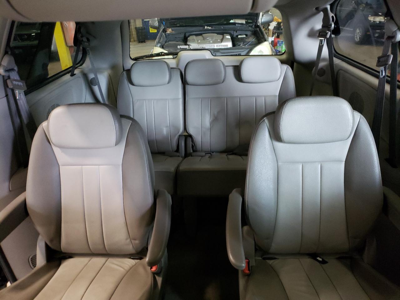 2005 Chrysler Town & Country Touring VIN: 2C4GP54L55R292592 Lot: 58725544