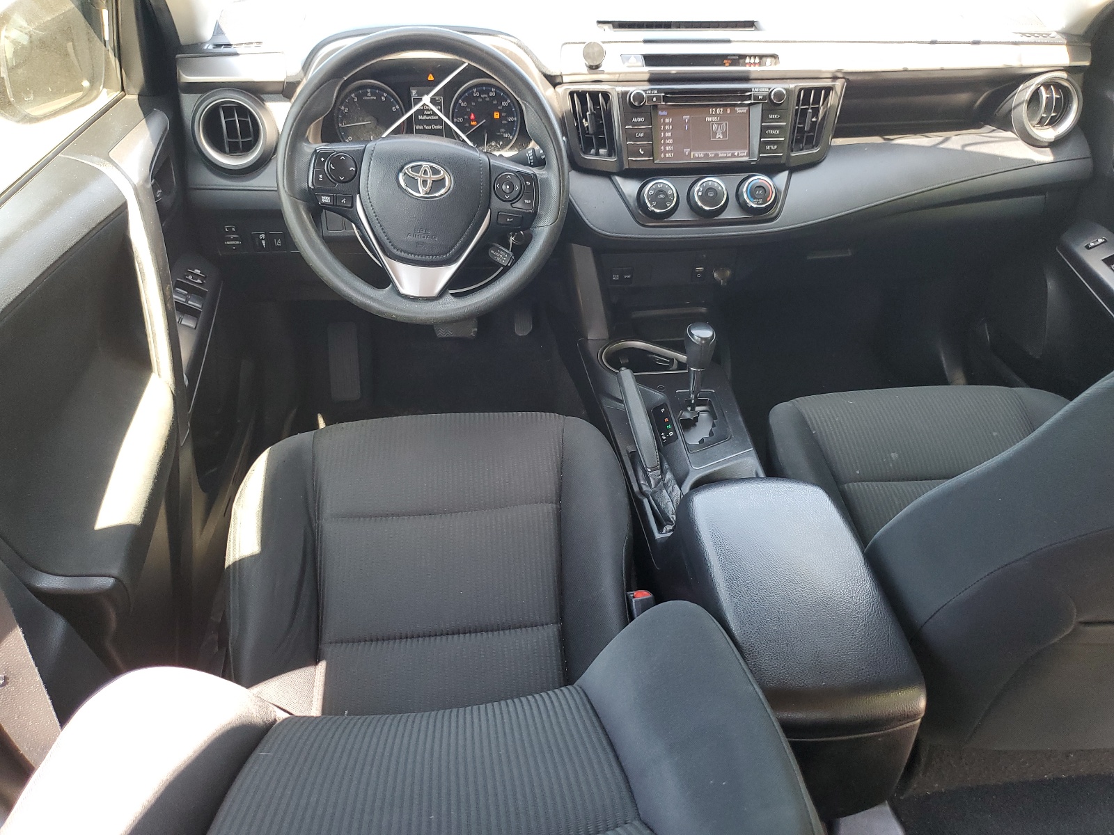 JTMZFREV6HD099944 2017 Toyota Rav4 Le