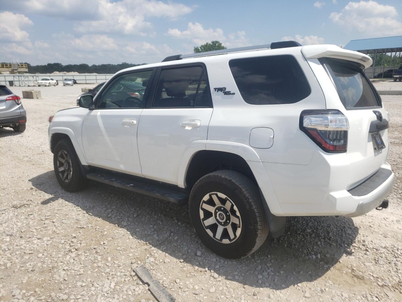 VIN JTEBU5JR5H5440412 2017 TOYOTA 4RUNNER no.2