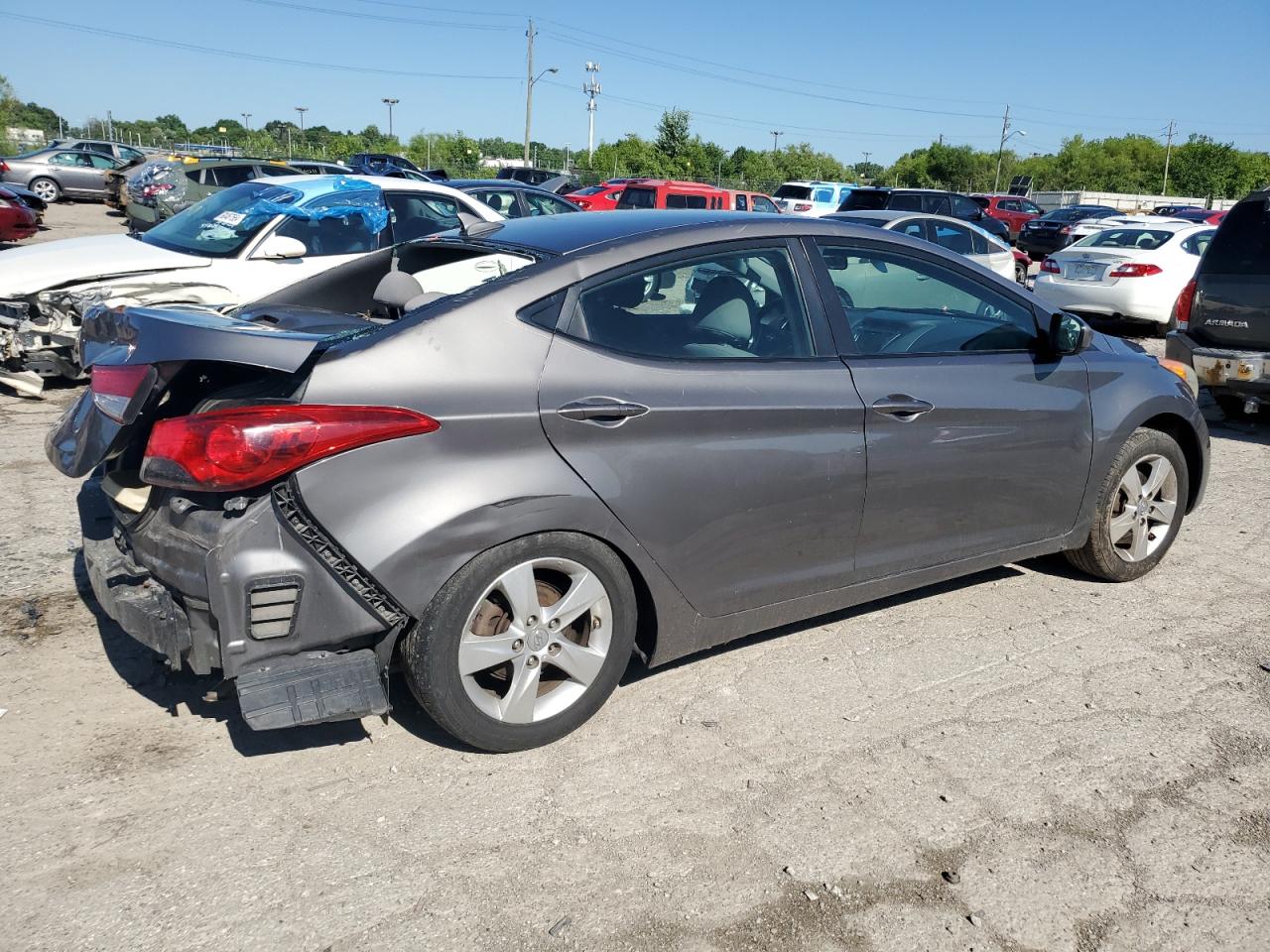 2011 Hyundai Elantra - Image 3