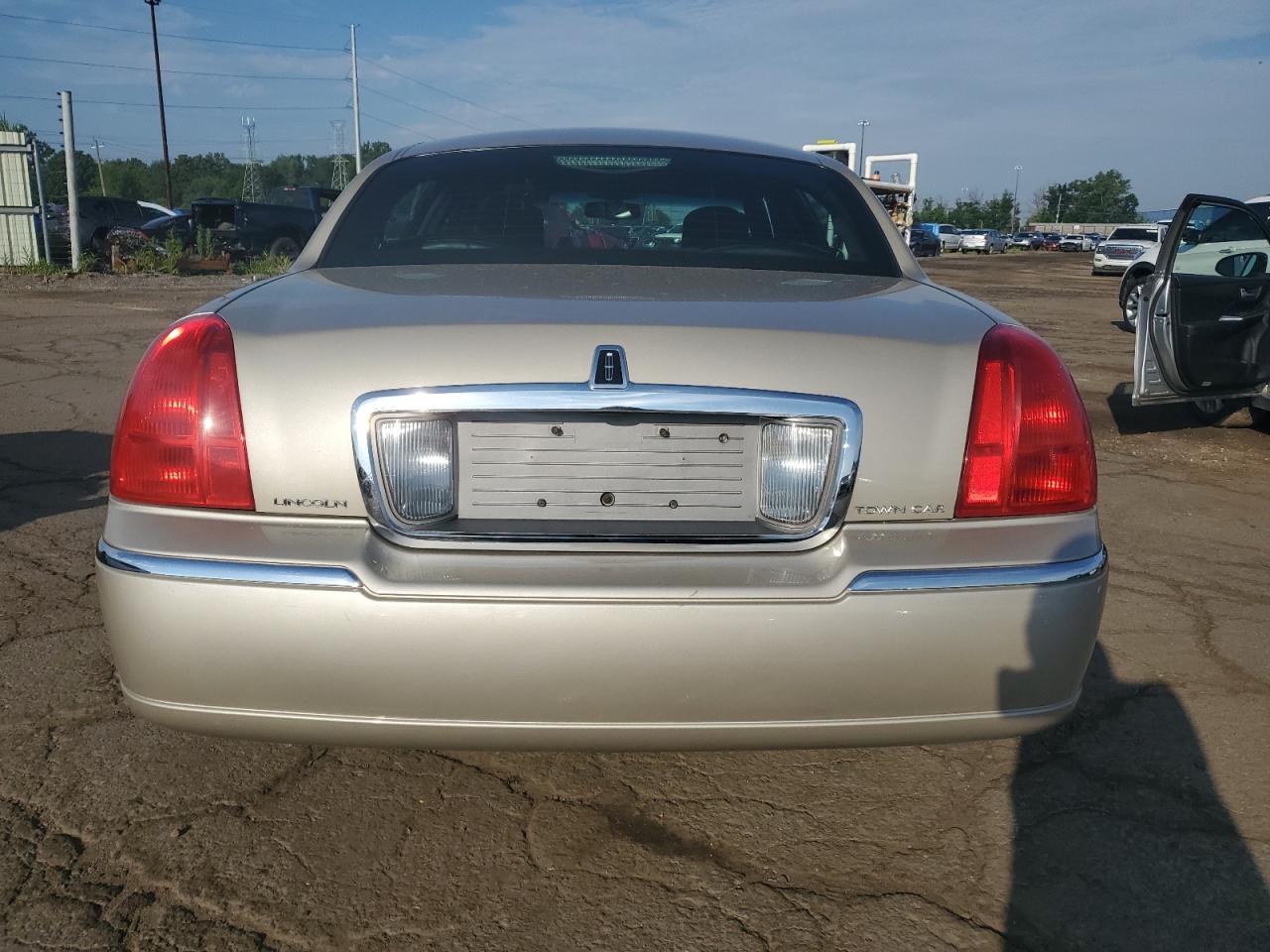 2LNHM82V59X631786 2009 Lincoln Town Car Signature Limited