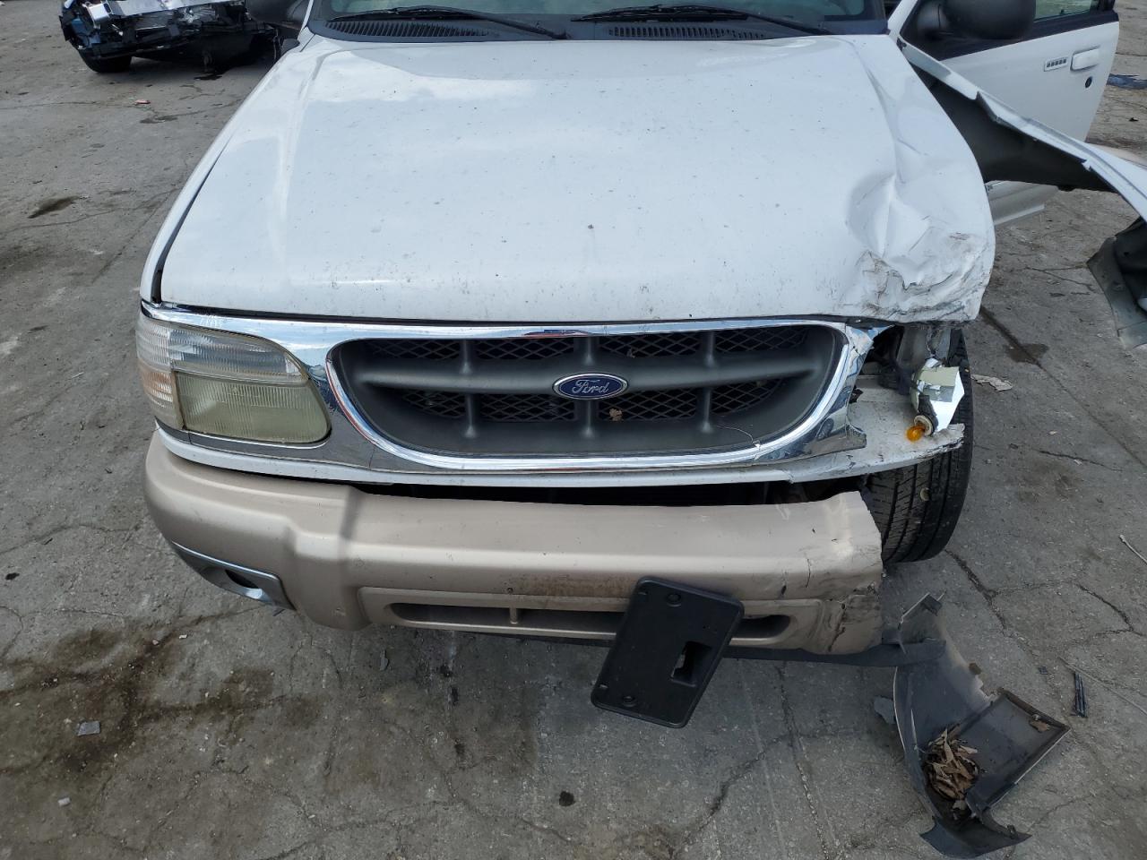 2000 Ford Explorer Eddie Bauer VIN: 1FMZU74E6YUA67115 Lot: 61380864