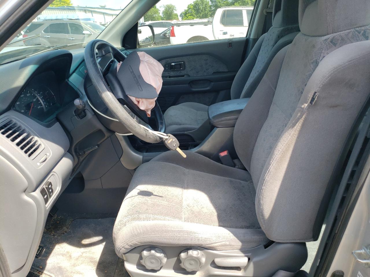 2005 Honda Pilot Lx VIN: 2HKYF18105H549437 Lot: 59294934