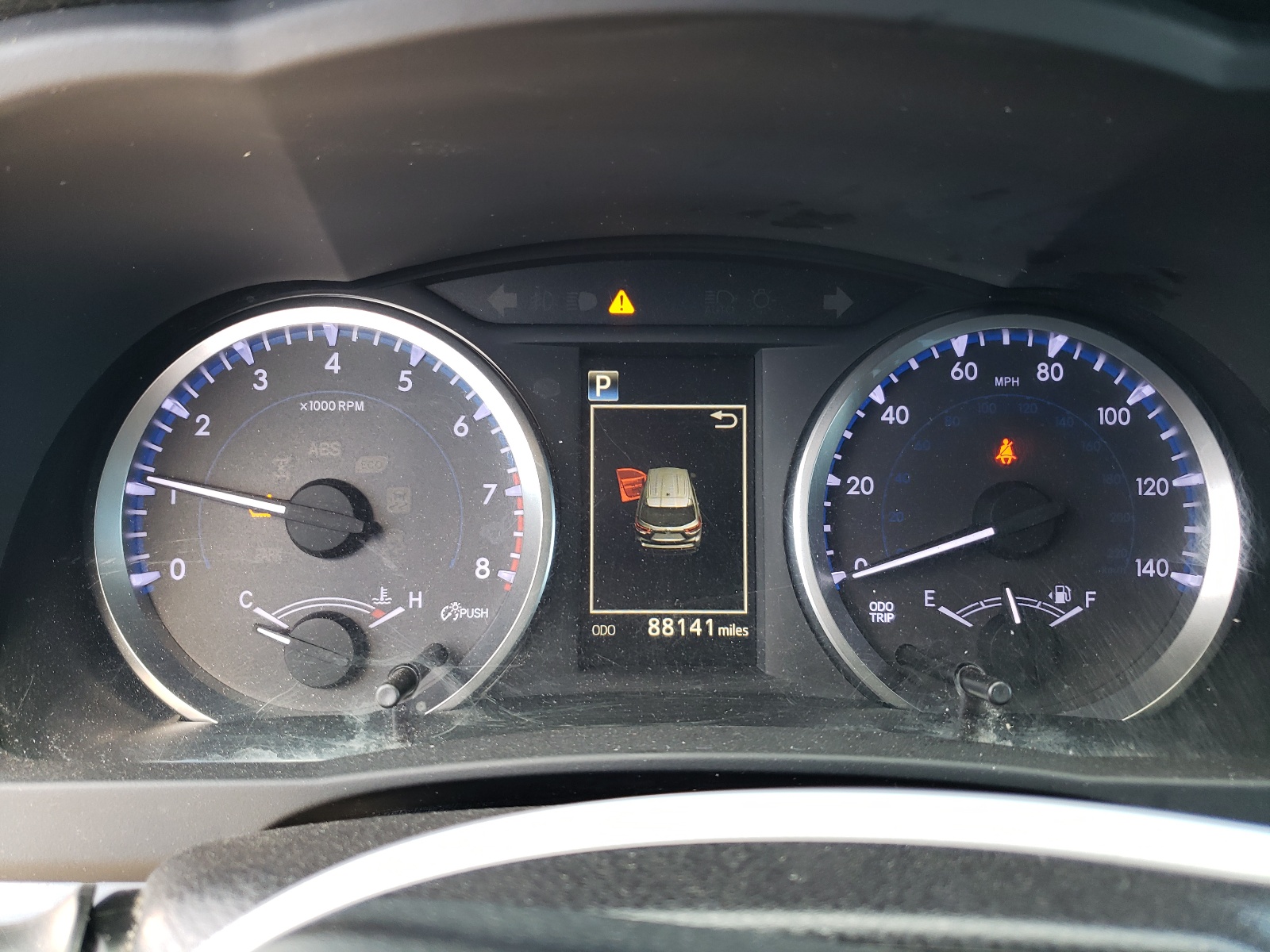 5TDBZRFH2JS843499 2018 Toyota Highlander Le