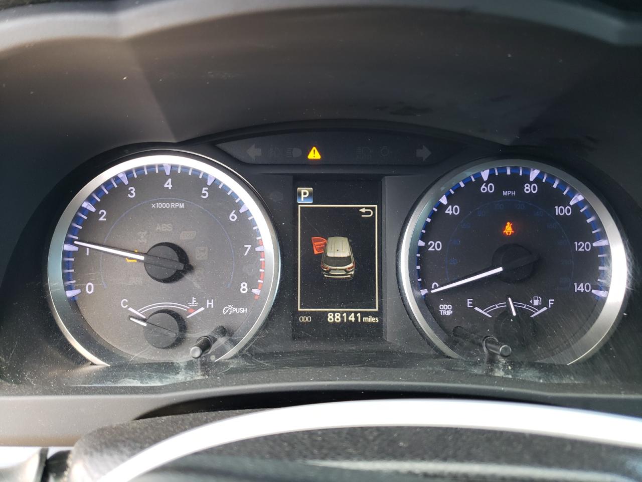 2018 Toyota Highlander Le VIN: 5TDBZRFH2JS843499 Lot: 57617054