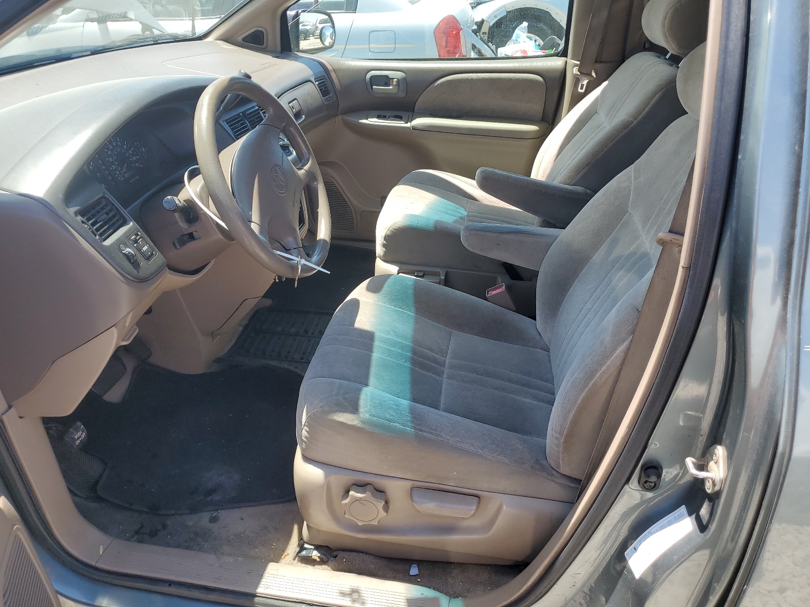 4T3ZF13C0WU074461 1998 Toyota Sienna Le