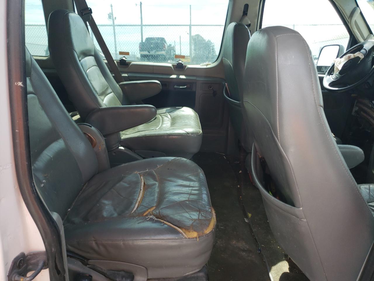2006 Ford Econoline - Image 12