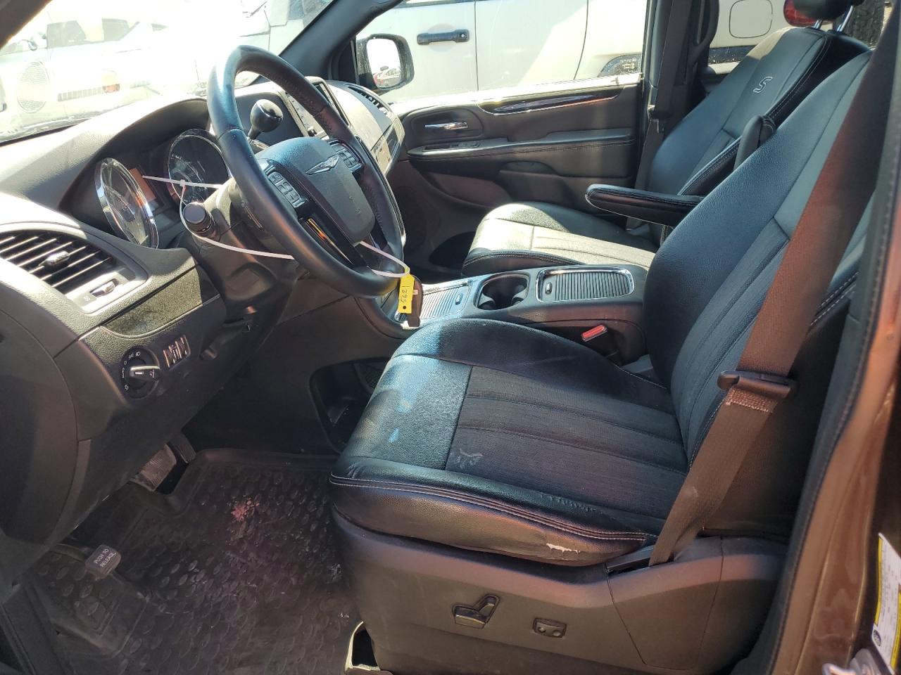 2015 Chrysler Town & Country S VIN: 2C4RC1HG5FR620167 Lot: 58052354