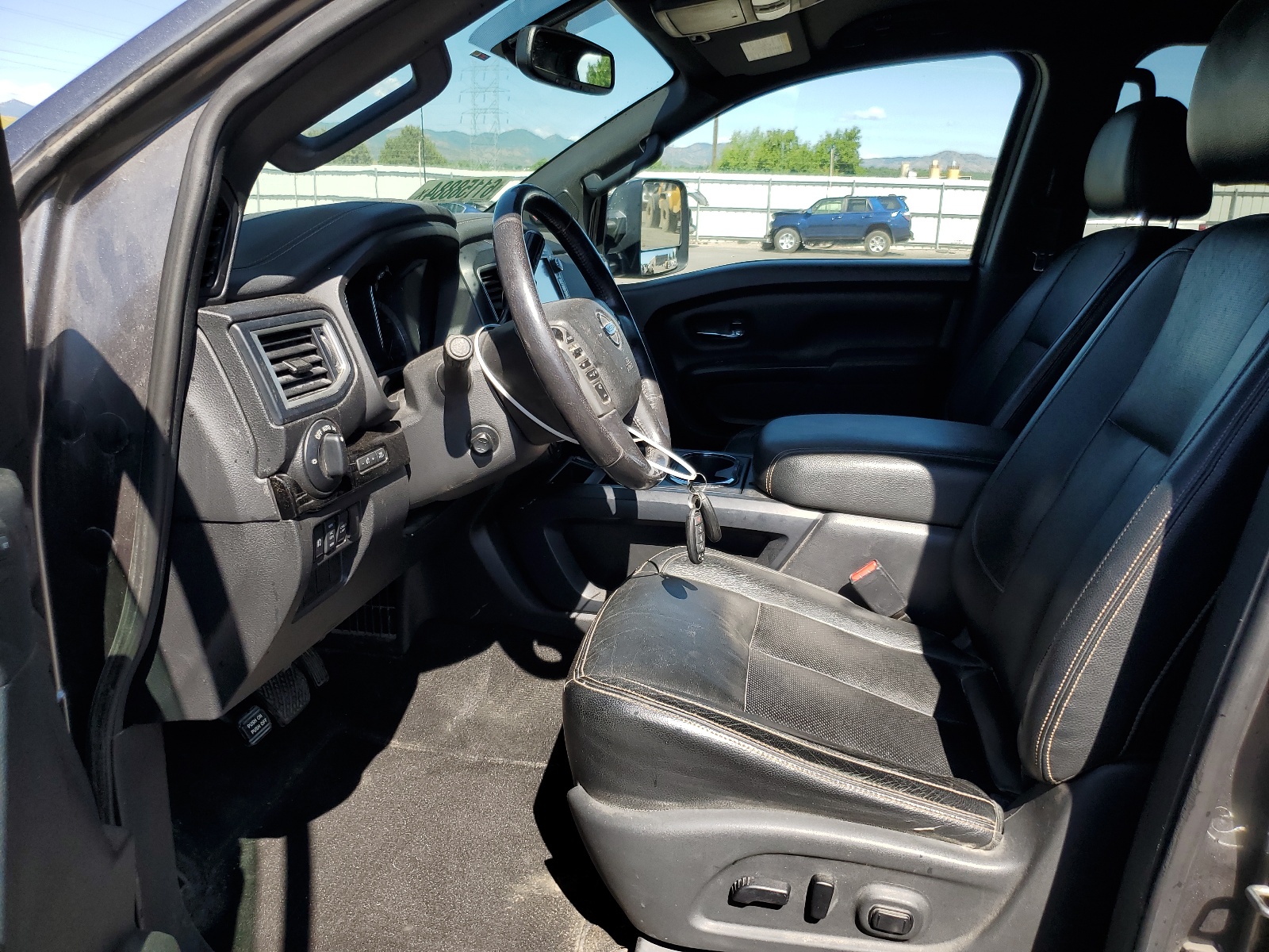 1N6BA1F49JN542379 2018 Nissan Titan Xd Sl