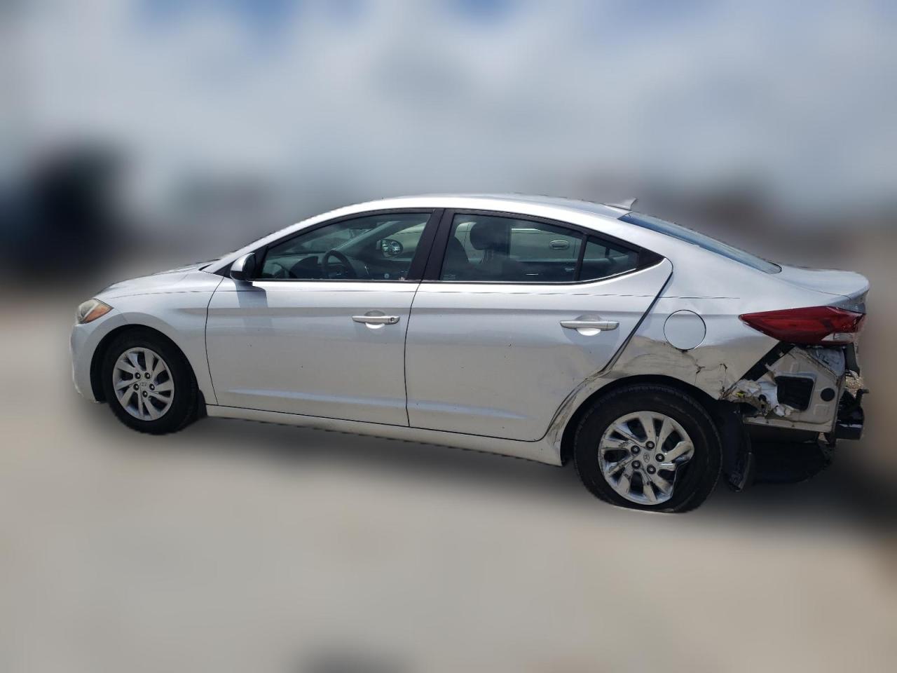 KMHD74LF4HU378763 2017 HYUNDAI ELANTRA - Image 2