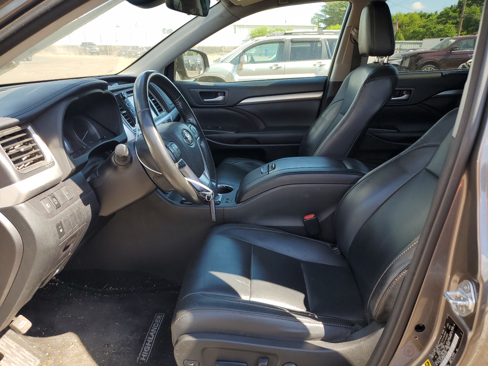 5TDJZRFHXHS357044 2017 Toyota Highlander Se