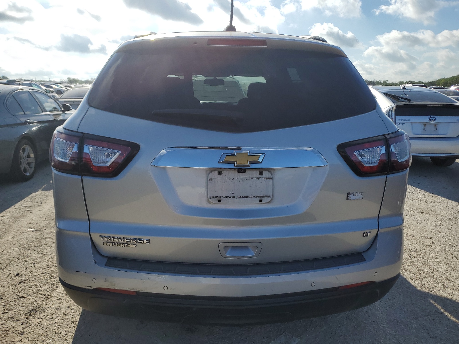 1GNKRHKD0HJ135067 2017 Chevrolet Traverse Lt