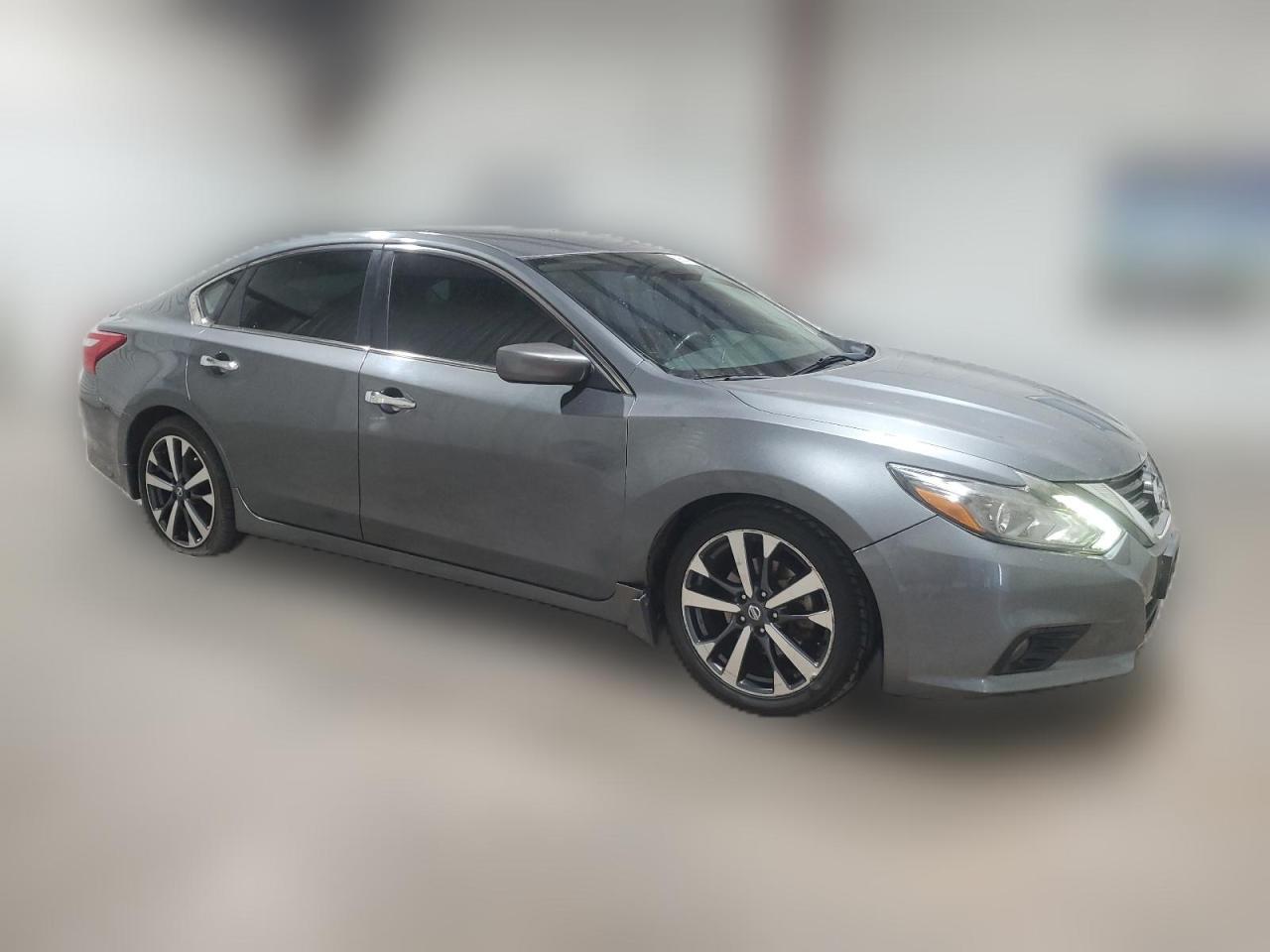 2016 Nissan Altima - Image 4