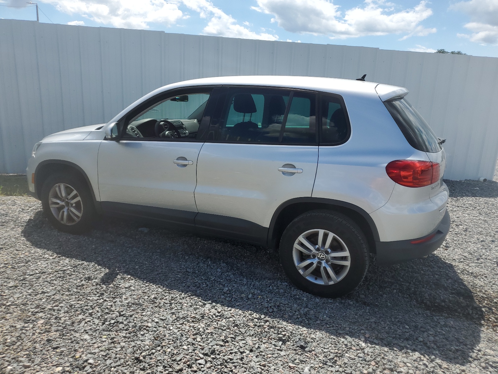 2012 Volkswagen Tiguan S vin: WVGAV7AX4CW589688