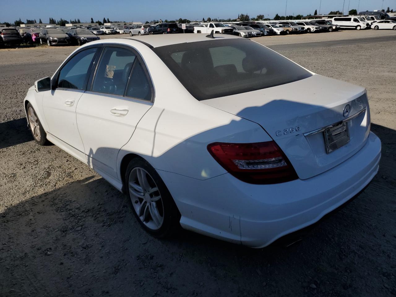 MERCEDES-BENZ C-CLASS 2014 VIN WDDGF4HB2ER310671 photo 2