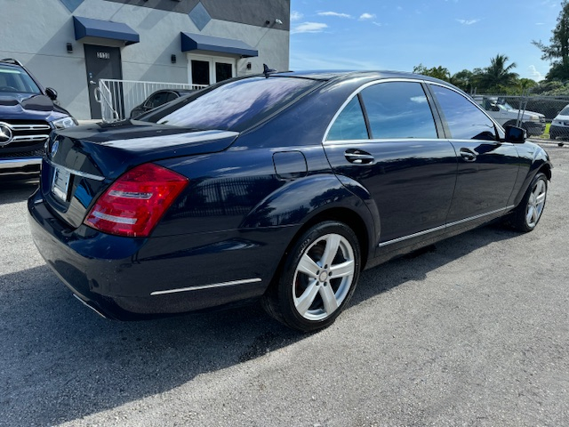 2013 Mercedes-Benz S 550 vin: WDDNG7DB7DA513886