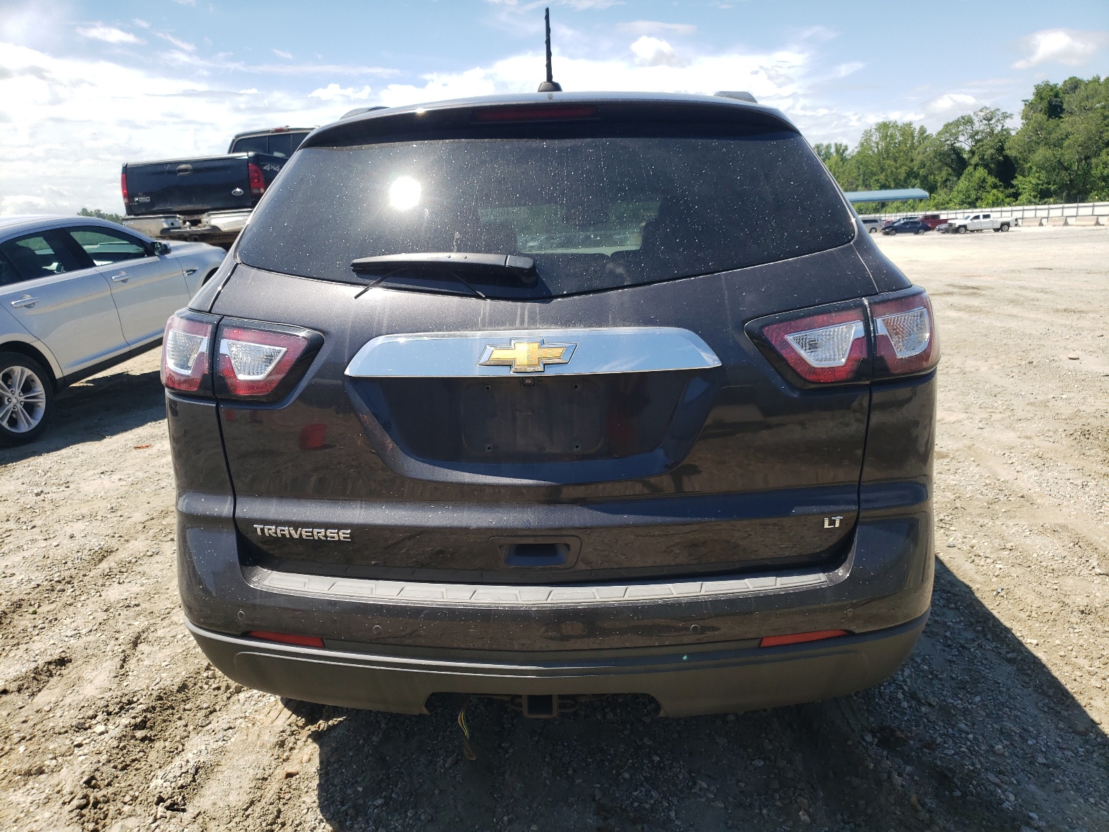 1GNKRHKD7HJ260437 2017 Chevrolet Traverse Lt