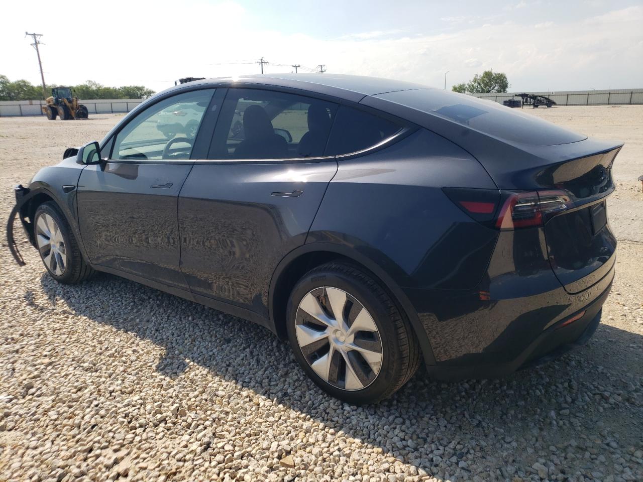 7SAYGDEE8RA278136 2024 TESLA MODEL Y - Image 2