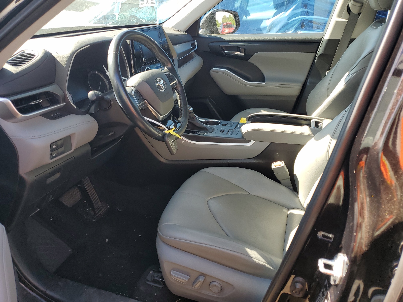 5TDHZRBH6MS096784 2021 Toyota Highlander Xle