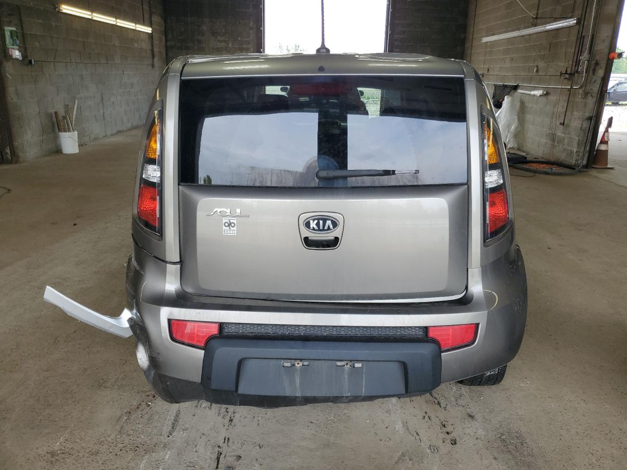 2011 Kia Soul + VIN: KNDJT2A20B7240263 Lot: 60645364