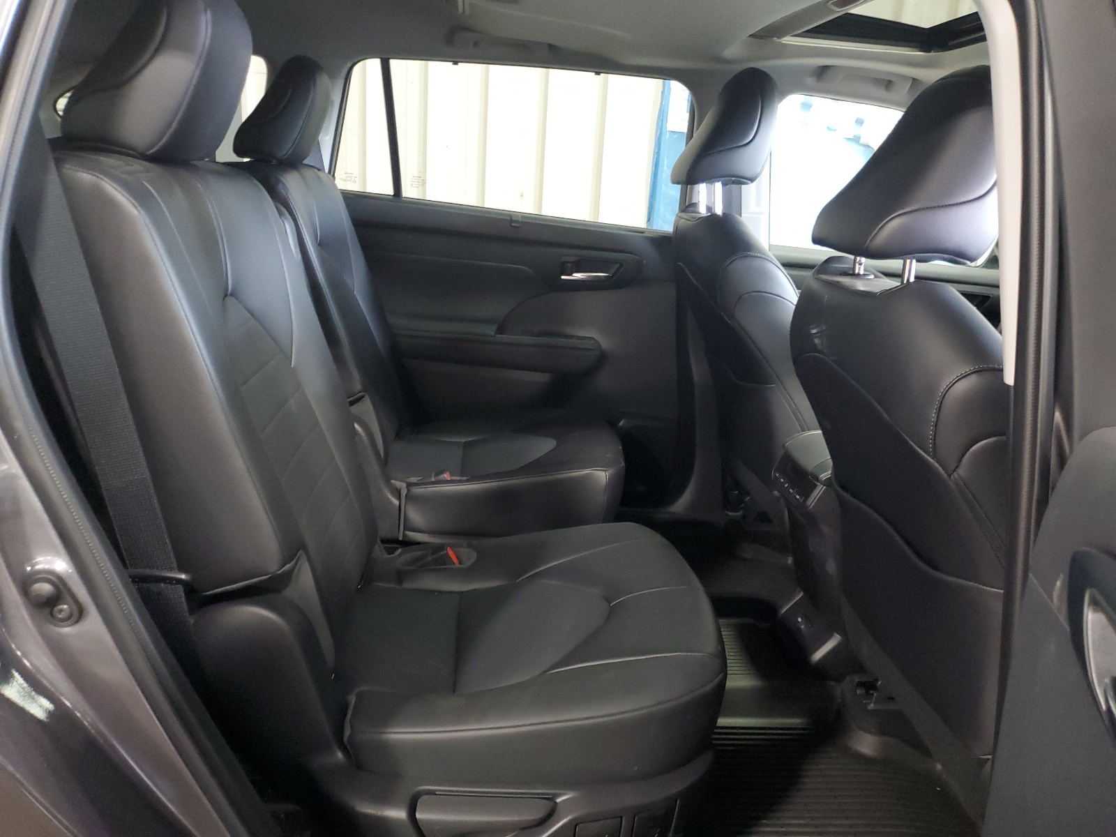 5TDGZRBH7NS596479 2022 Toyota Highlander Xle