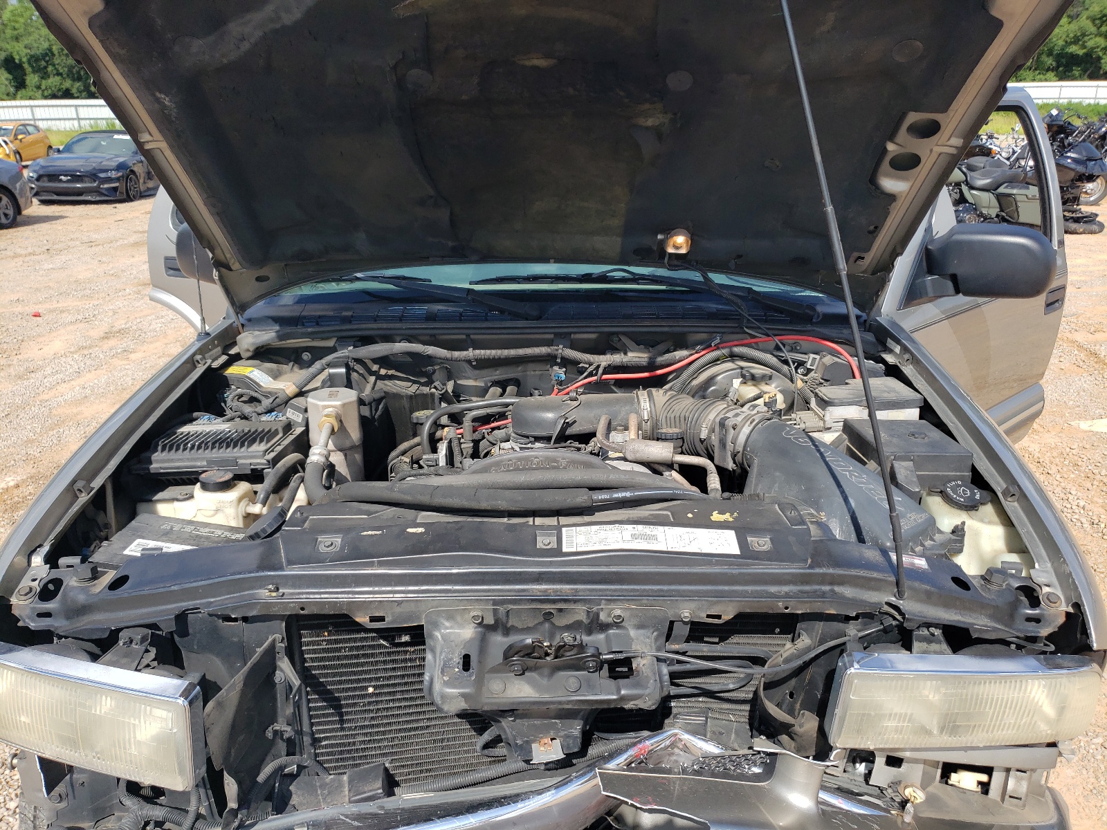 1GNDT13W8Y2337814 2000 Chevrolet Blazer