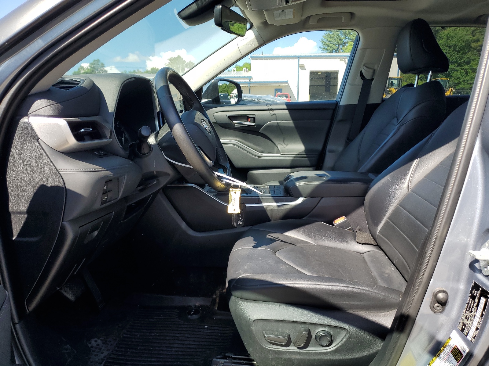 5TDGZRBH7MS154946 2021 Toyota Highlander Xle