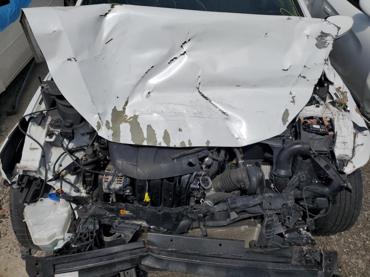 2016 Hyundai Elantra - Image 11