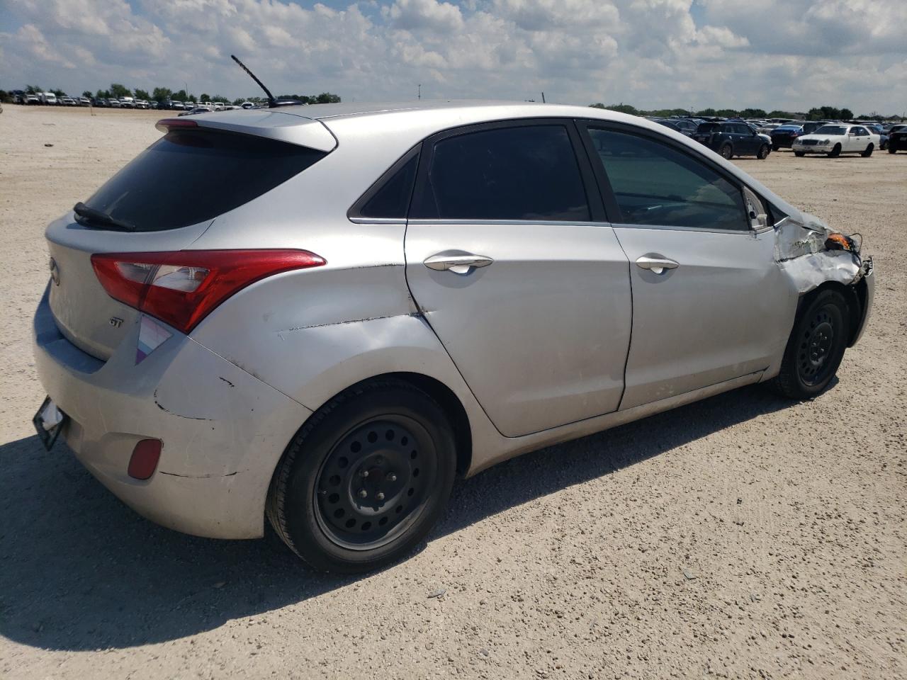 2017 Hyundai Elantra - Image 3